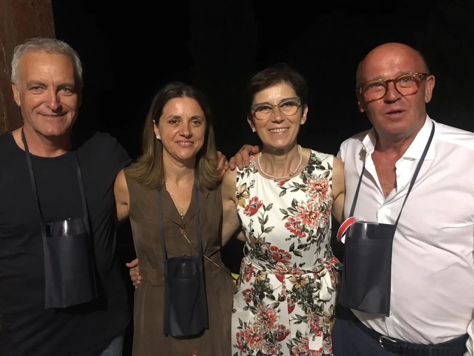 A sinistra Dario Ermacora, a destra Walter Vio, in mezzo le mogli Fabiola Orlando ed Elsa Sinicco