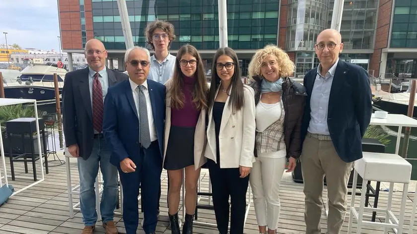 Gli studenti della V Liceo scientifico dell’Istituto Casagrande di Pieve di Soligo Lisa Roveda, Eleonora Zabotti e Matteo Cesca hanno partecipato al progetto di orientamento sviluppato da Unioncamere del Veneto con l’Ufficio Scolastico Regionale del Veneto dedicato agli studenti liceali “Riconosci il lavoro che vorrai fare”