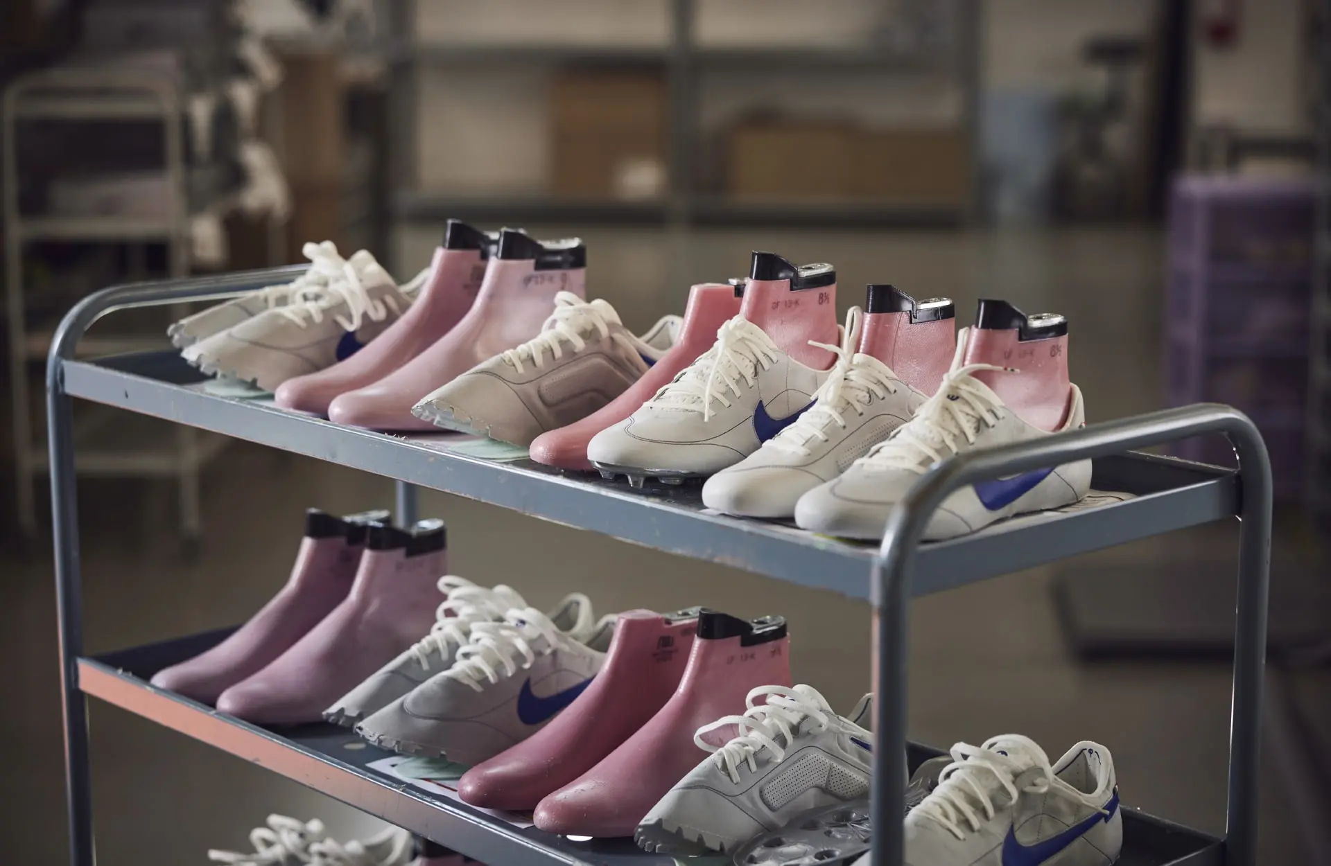 In occasione del lancio della nuova scarpa da calcio "Tiempo Legend IX elite", Nike e The Pitch, football retail brand numero uno in Italia, celebrano Montebelluna come culla della calzatura sportiva mondiale. Proprio nel cuore dello sportsystem montebellunese Nike realizza a mano le scarpe per i campioni: in questo caso le Tiempo Legend IX sono indossate da Sandro Tonali, centrocampista del Milan e della nazionale italiana
