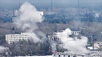 La città di Leopoli durante un bombardamento