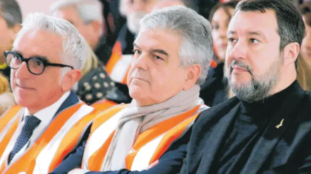 Luigi Ferraris, al centro, amministratore delegato di Ferrovie