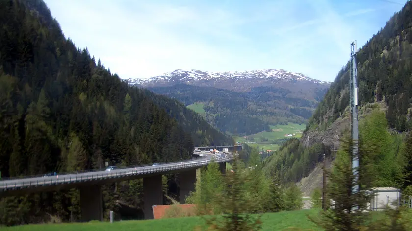 Il Luegbrücke, ponte di Lueg (Wikipedia)