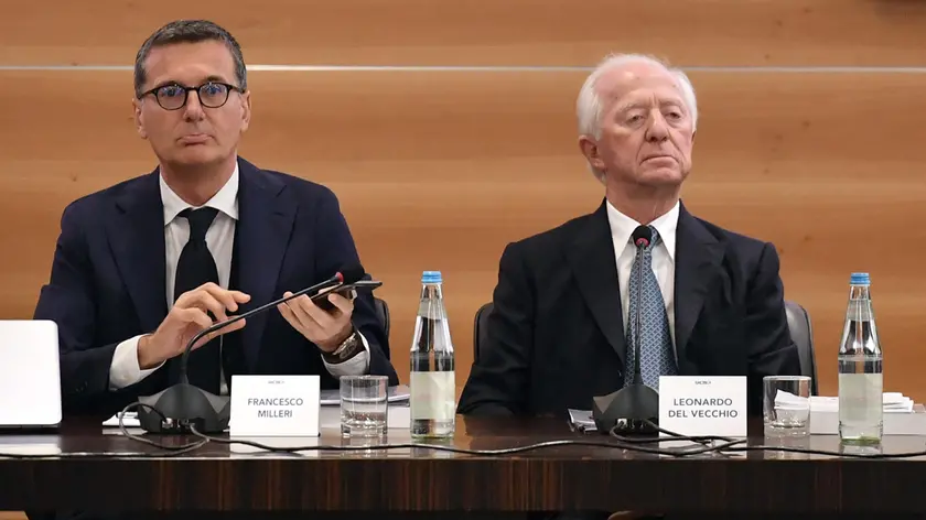 Il vicepresidente e Ad di Luxottica, Francesco Milleri (s), e il presidente di Luxottica, Leonardo Del Vecchio all'assemblea degli azionisti, Milano 19 aprile 2018. ANSA/DANIEL DAL ZENNARO