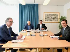 Vučić e Kurti ieri al tavolo (foto Ue)
