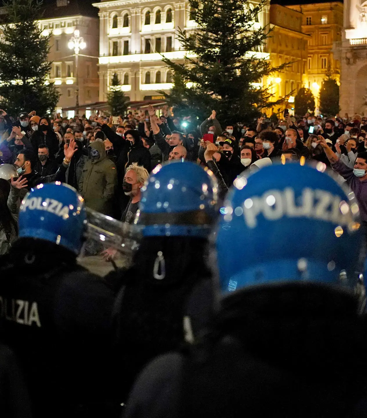 Silvano Trieste 2020-10-26 Scontri davanti alla Prefettura