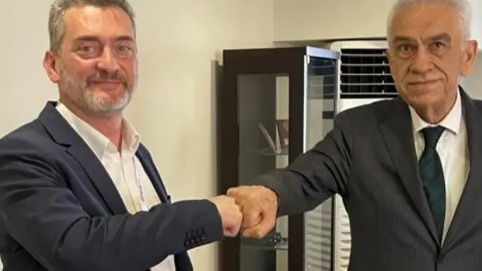 A sinistra, Massimiliano Perizzolo (Mhs Industry) e, a destra, il magnate turco a capo del gruppo Idc