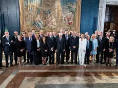 Nella foto il presidente della Repubblica Sergio Mattarella con i nuovi Cavalieri del Lavoro nominati il 2 giugno 2021