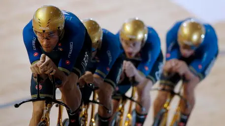 epa09534294 Riders of team Italy compete in the Mens Team Pursuit Qualifying at the 2021 Track Cycling World Championships in Roubaix, France, 20 October 2021. EPA/YOAN VALAT