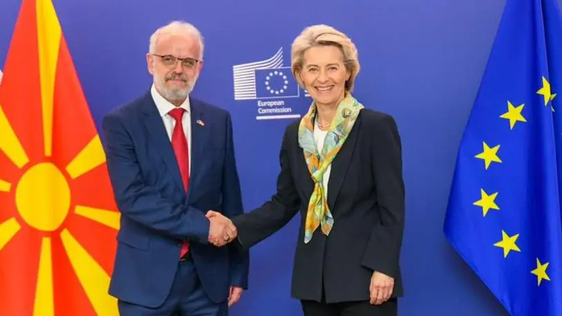 Il nuovo primo ministro della Macedonia del Nord Talat Xhaferi a Bruxelles con Ursula von der Leyen
