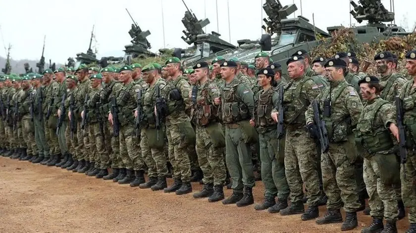 Soldati dell’Esercito della Croazia schierati durante una fase di addestramento. foto tporta