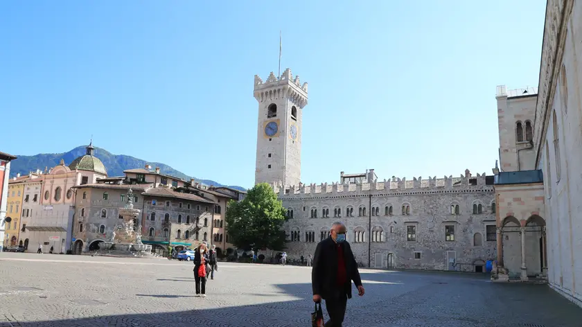 04/05/2020 Trento, Emergenza Coronavirus, inizio della Fase 2 in Trentino. Nella foto Piazza Duomo.