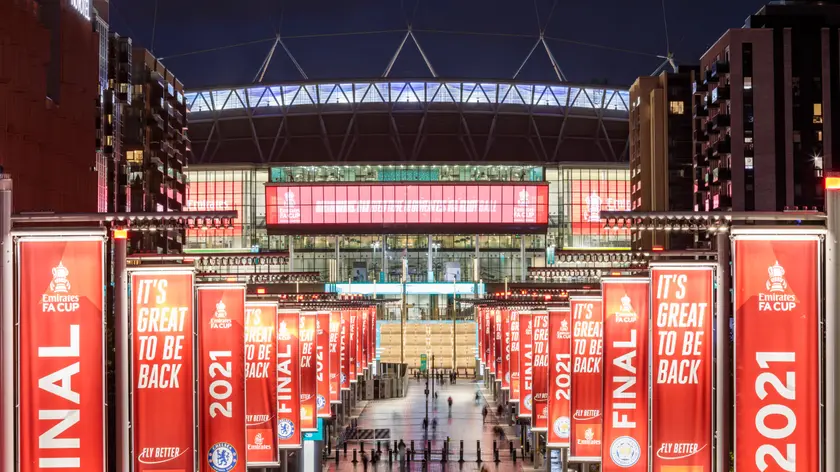 La Oympic Way, passerella di 600 metri che collega lo stadio con la stazione del distretto di Wembley Park