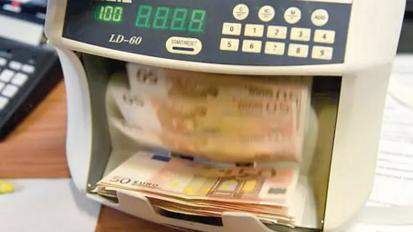 Alcune banconote da 50 Euro in un conta soldi bancario. 16 aprile 2018 a Genova. ANSA/LUCA ZENNARO