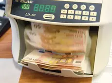 Alcune banconote da 50 Euro in un conta soldi bancario. 16 aprile 2018 a Genova. ANSA/LUCA ZENNARO