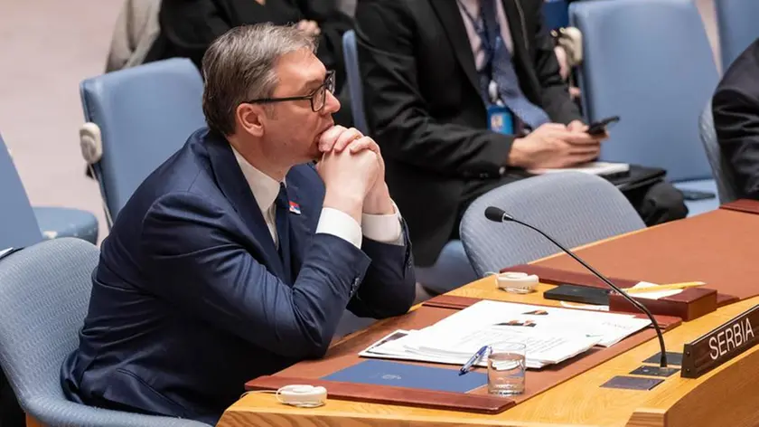 L’espressione perplessa di Aleksandar Vučić, presidente della Serbia, durante la riunione del Consiglio di sicurezza dell’Onu dei giorni scorsi. Foto Zumapress.com / Agf