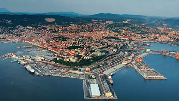 Una veduta del Porto di Trieste dall'alto