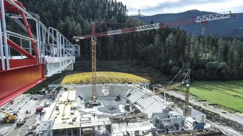 Il cantiere del futuro Palazzetto del Ghiaccio di Brunico