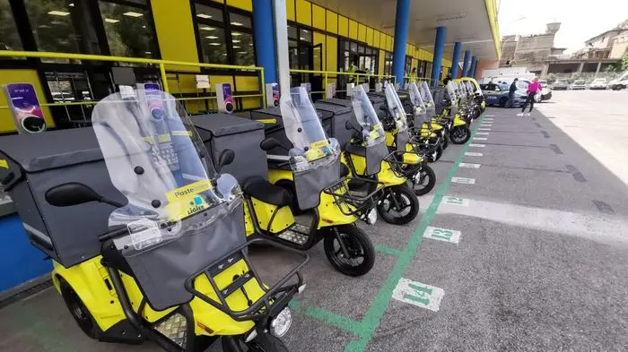 Poste italiane, parco mezzi full green