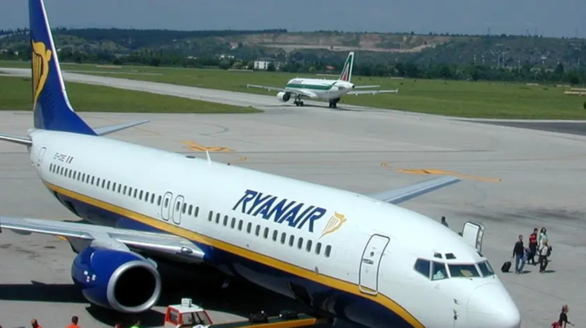 Un aereo Ryanair sulla pista del Trieste Airport