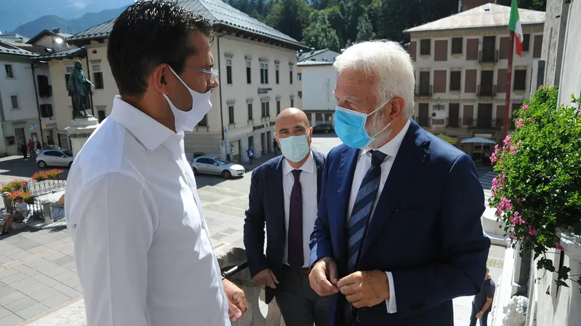 Il presidente della Provincia di Belluno Roberto Padrin ha accolto il presidente dell’Anas Gemme al suo arrivo a Pieve di Cadore