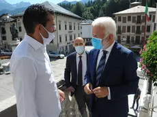 Il presidente della Provincia di Belluno Roberto Padrin ha accolto il presidente dell’Anas Gemme al suo arrivo a Pieve di Cadore