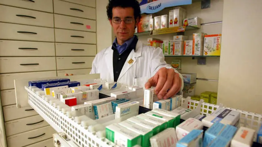 Una foto di archivio di confezioni di medicinali all' interno di una farmacia. FRANCO SILVI /ARCHIVIO ANSA / DEF
