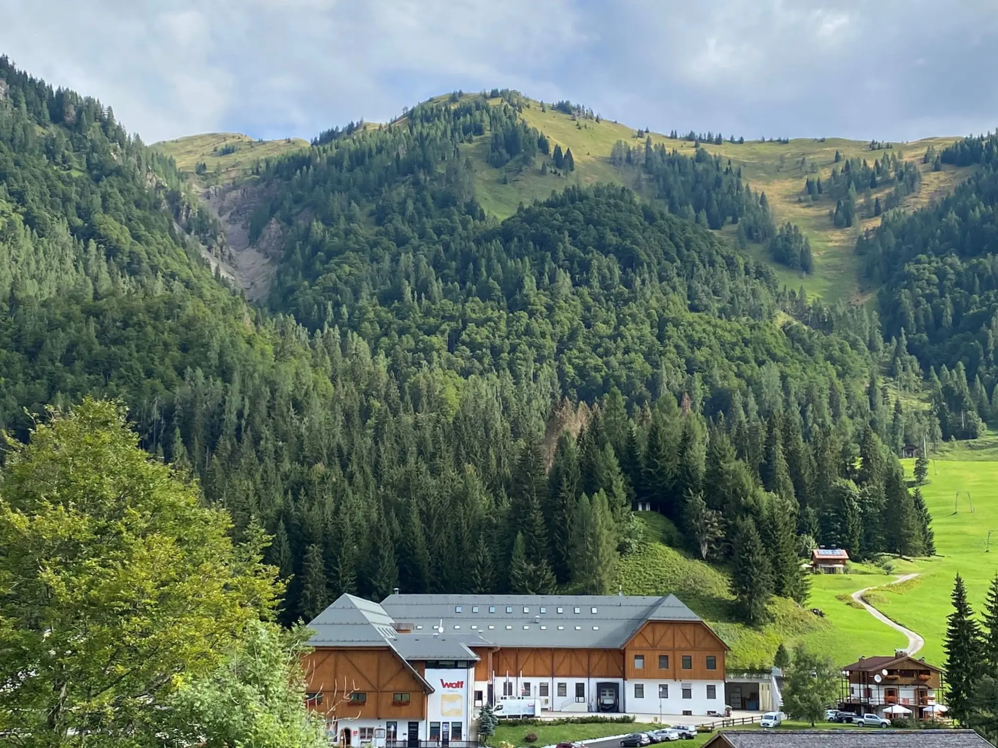 Il prosciuttificio Wolf a Sauris, in Carnia