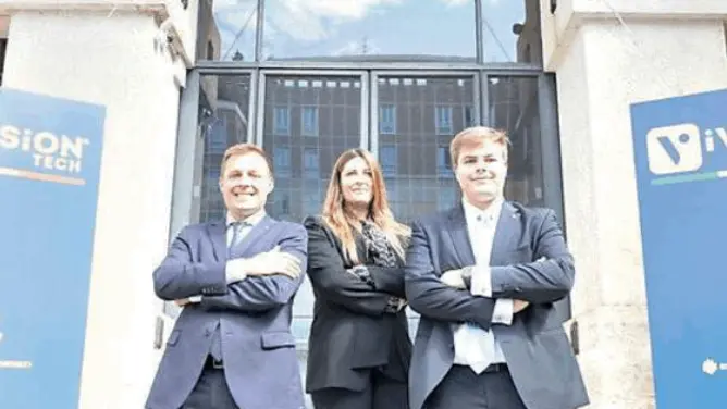 Da sinistra Stefano, Eva e Federico Fulchir a Piazza Affari