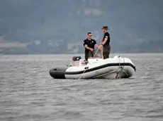Le ricerche dei dispersi nella Drina. Foto del ministero degli interni serbo