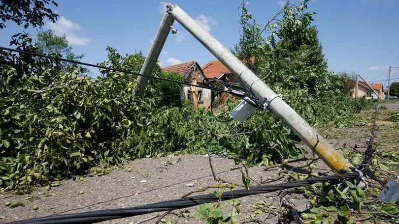 Un’immagine della devastazione lasciata dall’uragano in un paesino della Slavonia. jutarnji.hr