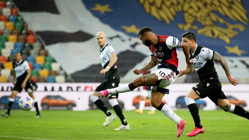 The canceled goal of Cagliari’s Joao Pedro (R) during the Italian Serie A soccer match Udinese Calcio vs Cagliari Calcio at the Friuli - Dacia Arena stadium in Udine, Italy, 21 April 2021. ANSA/GABRIELE MENIS